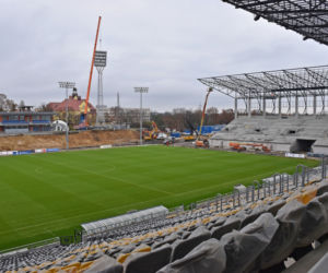 Demontaż jupiterów na stadionie w Szczecinie