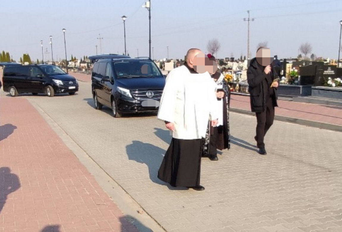 Tłumy na pogrzebie trójki zamordowanych chłopców i morze łez na wspólnym grobie