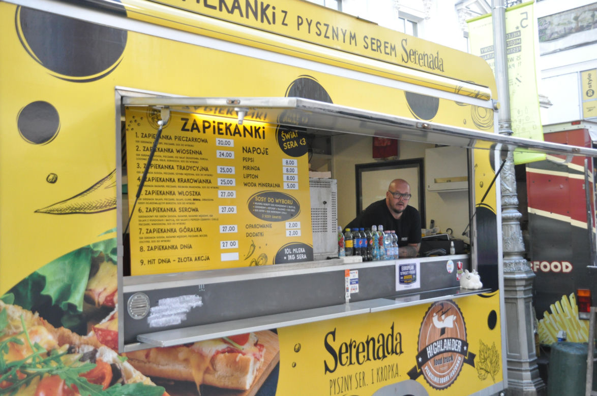 Ostatnia niedziela lata 2023 w Kielcach. Tłumy w centrum miasta
