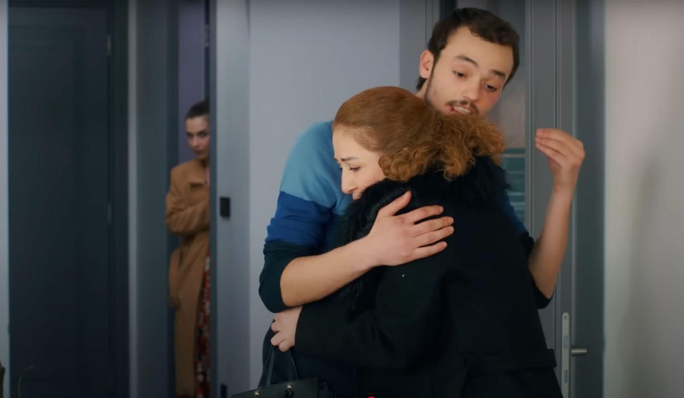 Bulent dowie się o udziale Melis w porwaniu Zeynep i... postanowi dać jej nauczkę! Rozważy nawet posłanie jej do więzienia.
