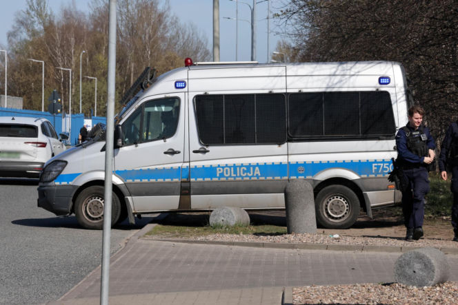 Strzały w łódzkiej fabryce, 400 osób ewakuowanych. Trwa obława