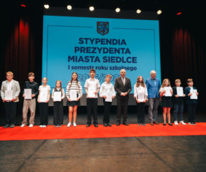 Najzdolniejsi uczniowie odebrali stypendia Prezydenta Miasta Siedlce