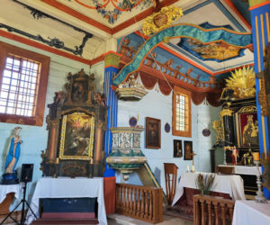 Tokarnia. Sercem i najbardziej widowiskowym punktem muzeum jest modrzewiowy kościół z Rogowa