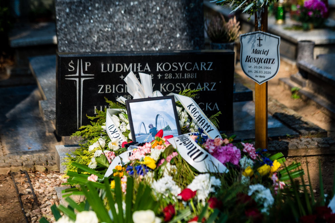Tłumy na pogrzebie Macieja Kosycarza