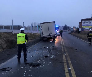 Radomsko: Zderzenie busa z tirem na DK 42. Nie żyje 55-latek, droga jest teraz ZABLOKOWANA 