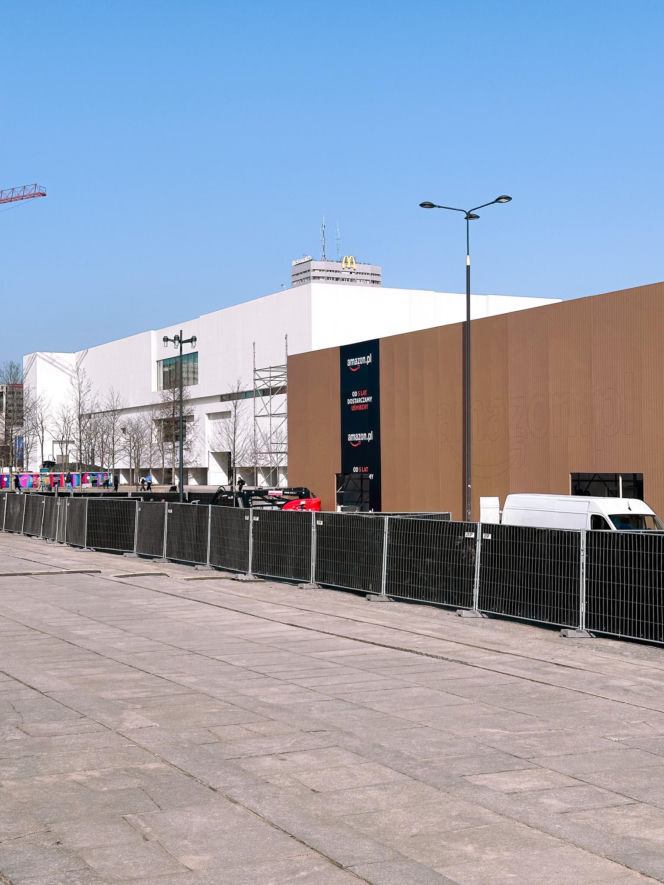 Unboxing Amazon - reklamowy pawilon na Placu Centralnym w Warszawie