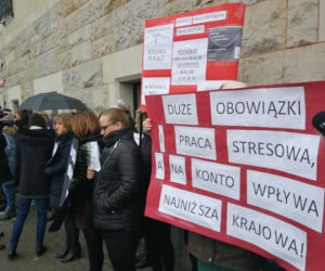 Bydgoszczanie walczą o podwyżki przed sądem. Pracownik sądowy - status głodowy!