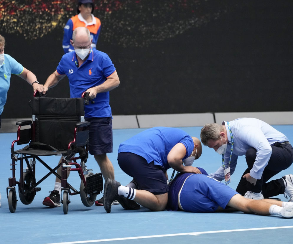 Finał juniorskiego Australian Open: Jakub Mensik i sztab medyczny