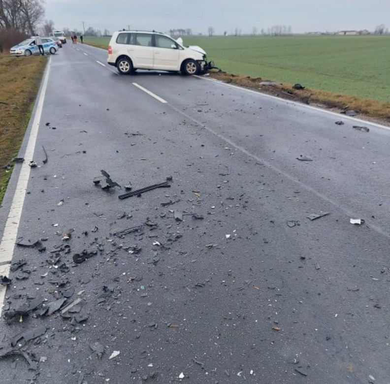 Kujawsko-pomorskie: Groźny wypadek na prostej drodze! Ranna 20-latka [ZDJĘCIA]