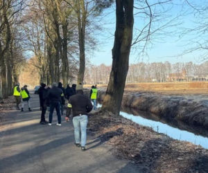 Zwłoki 37-latka w strumieniu w Wołczynie. Policja schwytała podejrzanych 