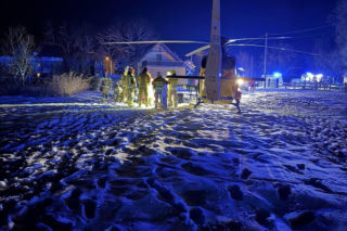 Ciągnik przygniótł mężczyznę. Dramatyczna walka o życie i akcja LPR