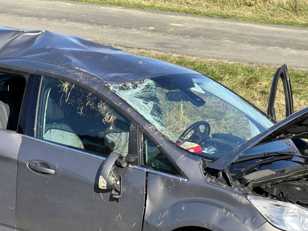 Groźny wypadek w Palmirach. Ciężarówka wbiła się w forda