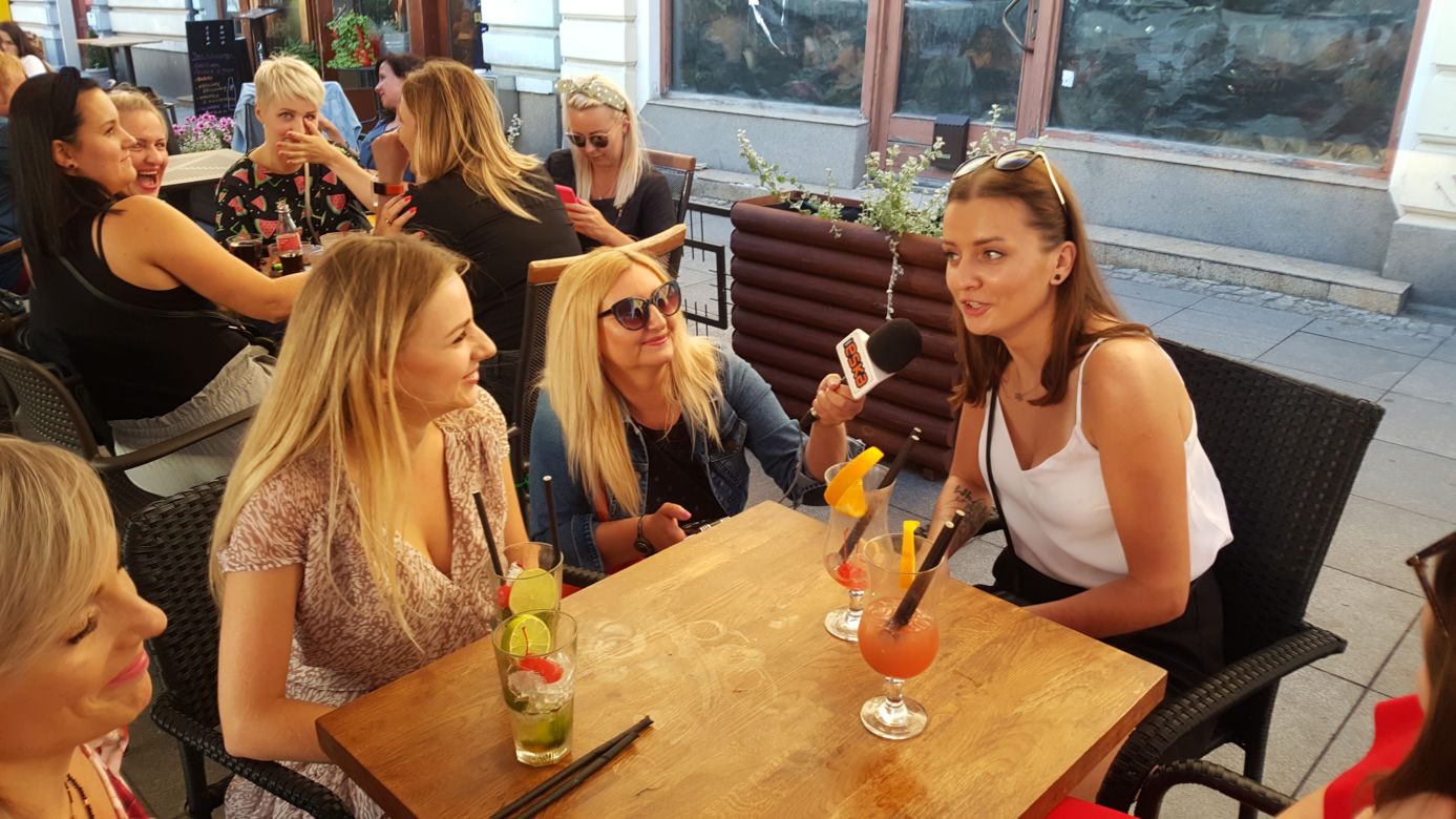 Ekipa Eska Summer City w bydgoskim pubie TRAVA