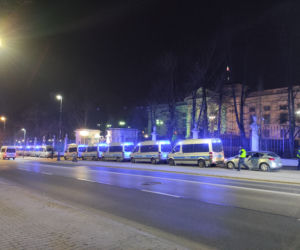 Policja ochrania ambasadę Rosji w Warszawie. Dziesiątki radiowozów
