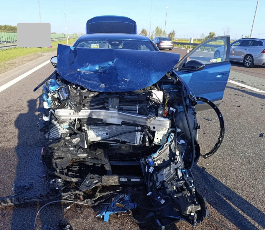 Wypadek na ekspresówce. Dwie osoby trafiły do szpitala