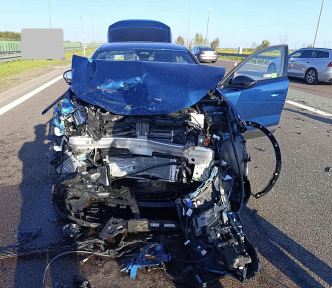 Wypadek na ekspresówce. Dwie osoby trafiły do szpitala