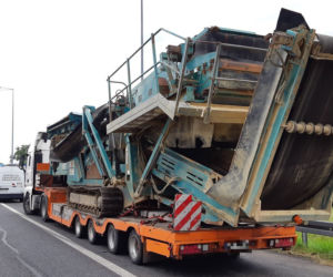 Za szeroki i za długi transport uszkodził punkt poboru opłat na A4