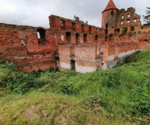 Pomarańczowi rowerzyści najechali zamek w Szymbarku