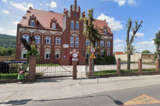 Nauczycielka przejechała małą Laurę przed szkołą. „Nie mówi, nie chodzi i wymaga całodobowej opieki”