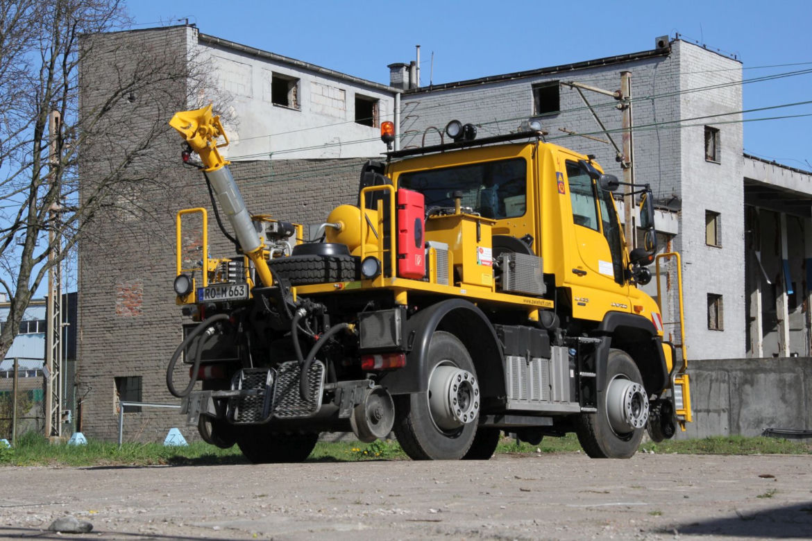 Specjalistyczny Mercedes Unimog