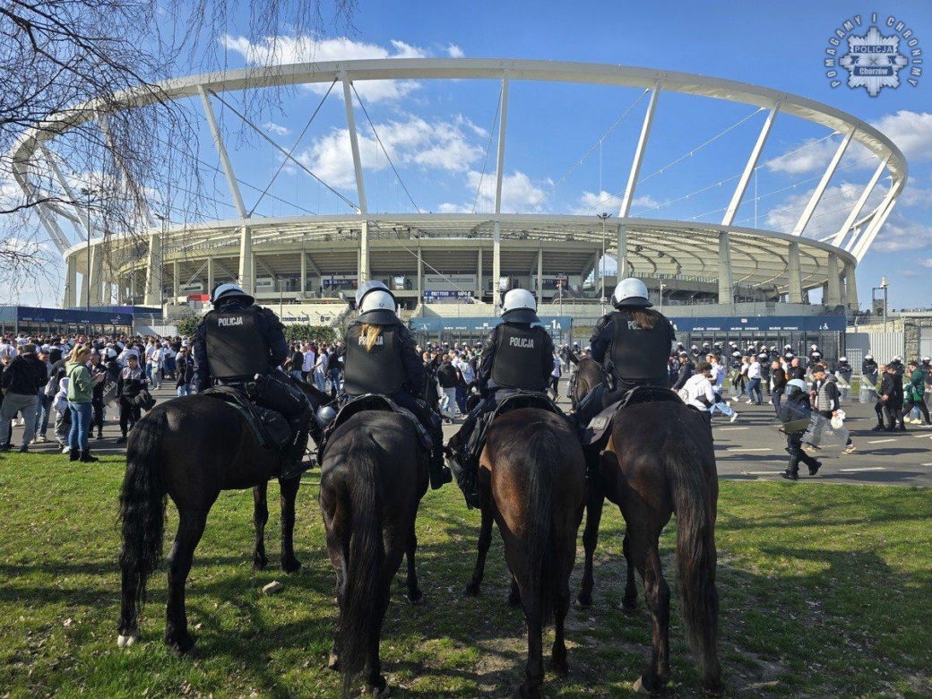 Incydenty podczas meczu Ruchu Chorzów z Legią Warszawa. Interweniowała policja
