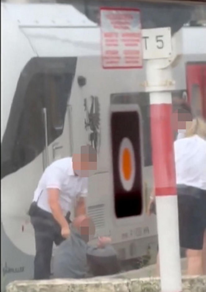 Szokujące sceny na peronie w Wejherowie! Bójka agresywnego pasażera z konduktorem