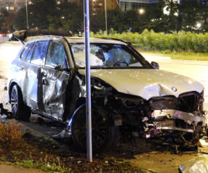 W BMW staranował przystanek. Wcześniej stracił prawo jazdy