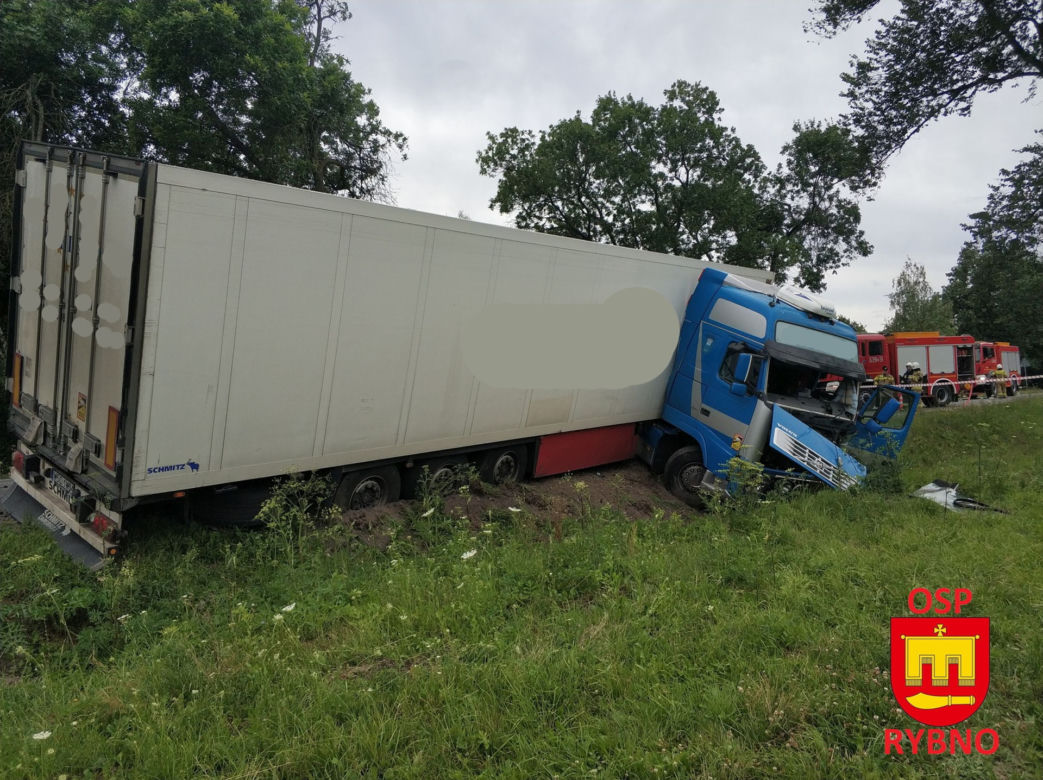 Szokujący wypadek pod Sochaczewem! 29-latka zginęła w roztrzaskanym volkswagenie [ZDJĘCIA]