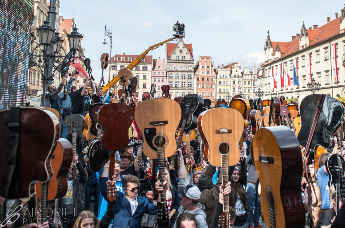 Gitarowy Rekord Świata 2024. Znamy kolejne gwiazdy. Hołdys i Waglewski zagrają „I Ching” we Wrocławiu