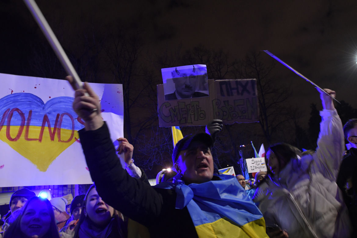 Kolejny protest pod ambasadą Rosji w Warszawie