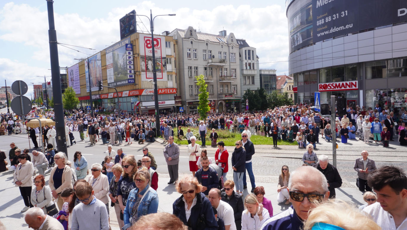 Boże Ciało 2025. Tysiące osób uczestniczyło w olsztyńskich procesjach