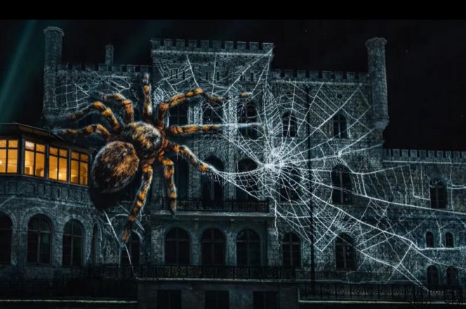 Darmowy Festiwal Światła w Rokosowie. Kalejdoskop rozświetli zamek i park