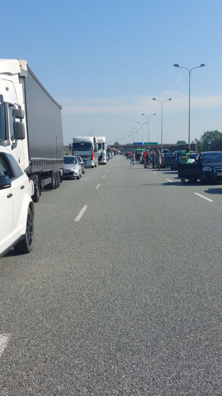 Wypadek na A1. Pożar samochodu zablokował autostradę