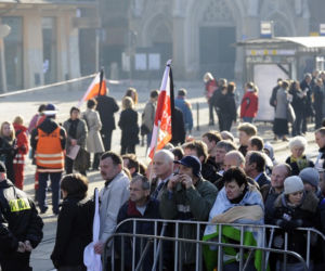 Trumny pary prezydenckiej już w Bazylice Mariackiej