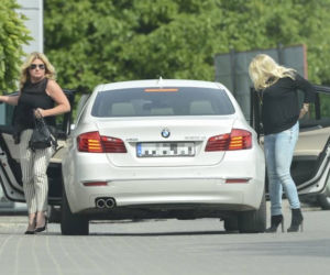 Beata Kozidrak w białym BMW serii 5