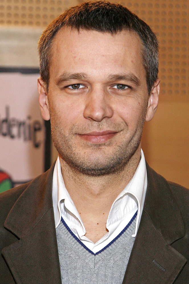 Michał Żebrowski od lat wciela się w Falkowicza w "Na dobre i na złe". Już na początku kariery aktorskiej był bożyszczem kobiet [GALERIA]