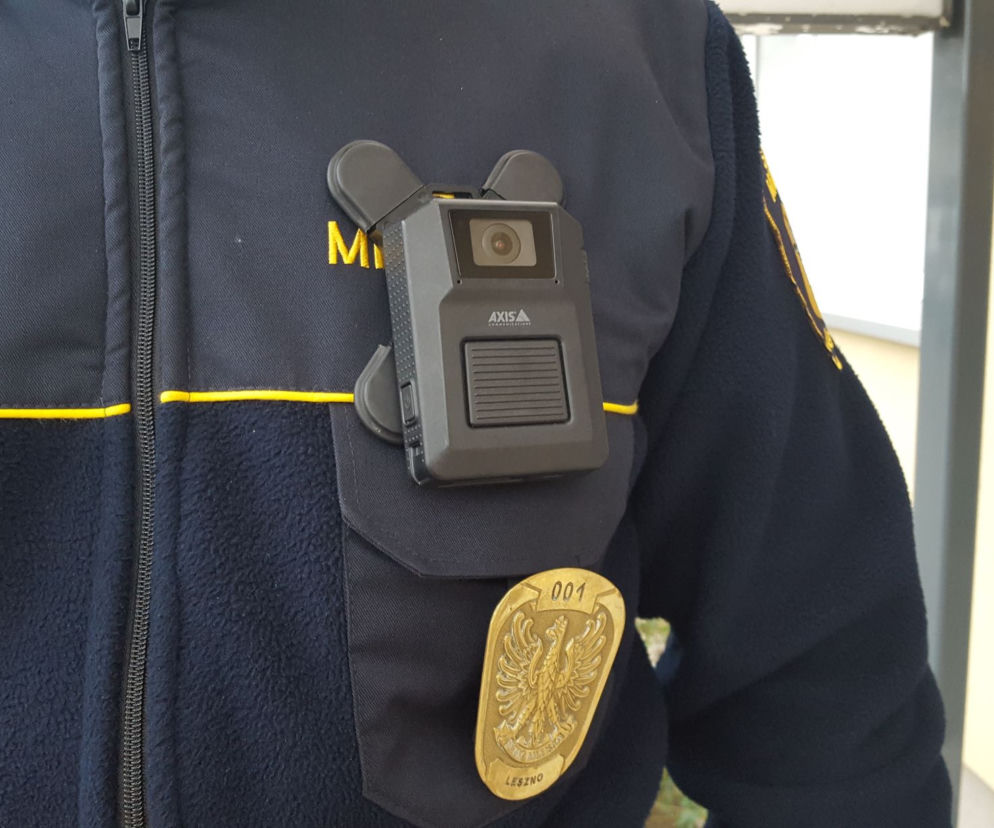 Straż Miejska w Lesznie testuje kamery na mundurach