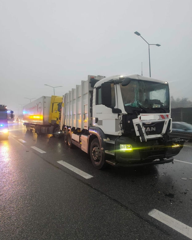 Horror na obwodnicy Krakowa! Gigantyczne utrudnienia po zderzeniu siedmiu samochodów