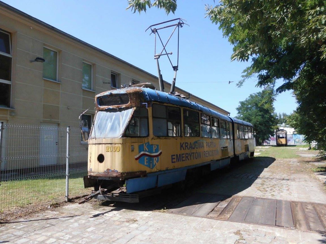 Jesteście ciekawi jak wyglądają od środka stare, opuszczone tramwaje? Mamy dla Was [ZDJĘCIA]!
