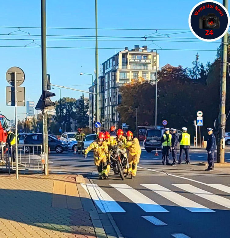 Poważny wypadek na Mokotowie. Motocyklista w szpitalu