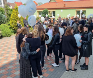 Koledzy żegnają swoją Madzię. Cześć Jej pamięci!. Łzy, rozpacz i niezrozumienie. Nie tak miał wyglądać koniec roku szkolnego [ZDJĘCIA]