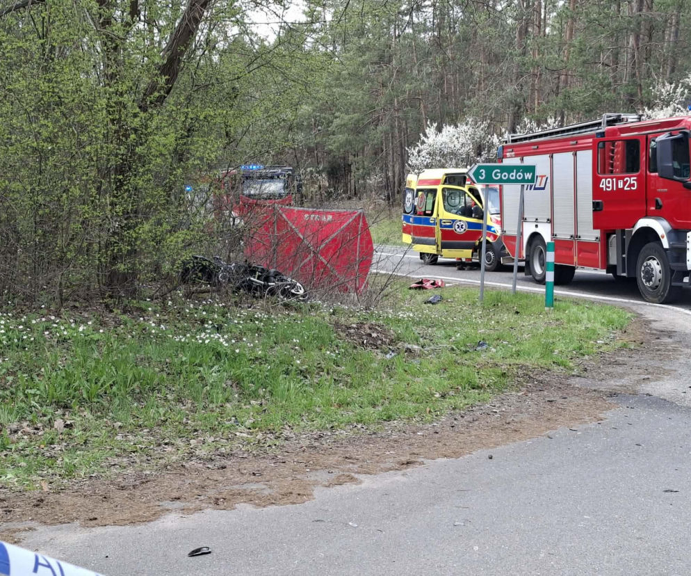 Tragedia na DK 42 Starachowice - Rudnik.  W wypadku zginął motocyklista