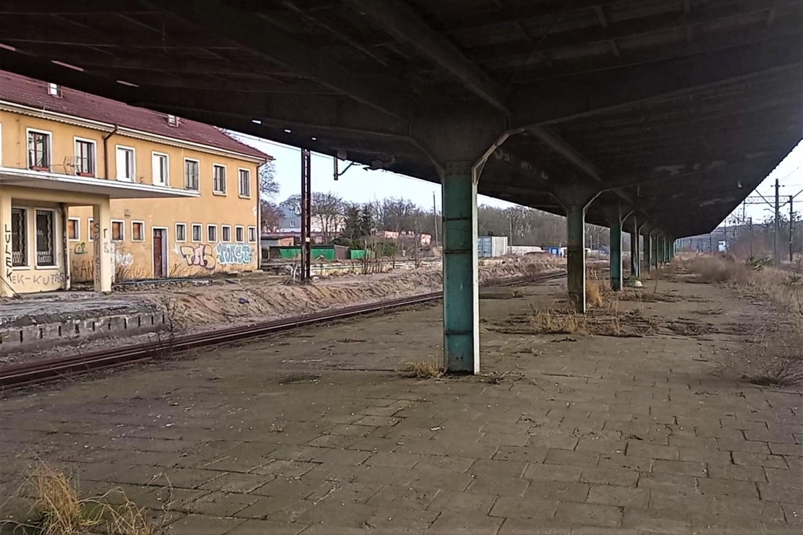 Dworzec kolejowy w Policach