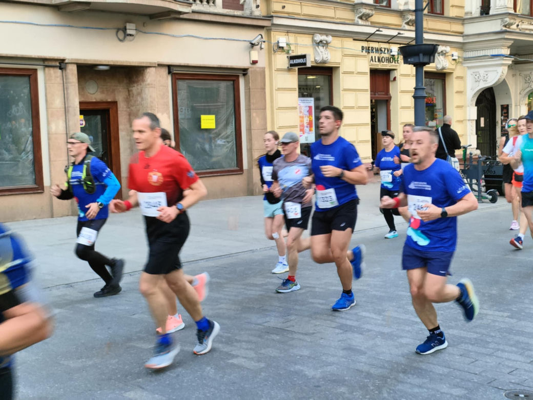 Rossmann Run 2025. Tłumy biegaczy wzięły udział w biegu ulicą Piotrkowską