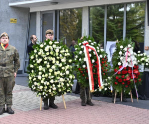 Oni pamiętali o Janie Fryczu. Biało-czerwone wieńce