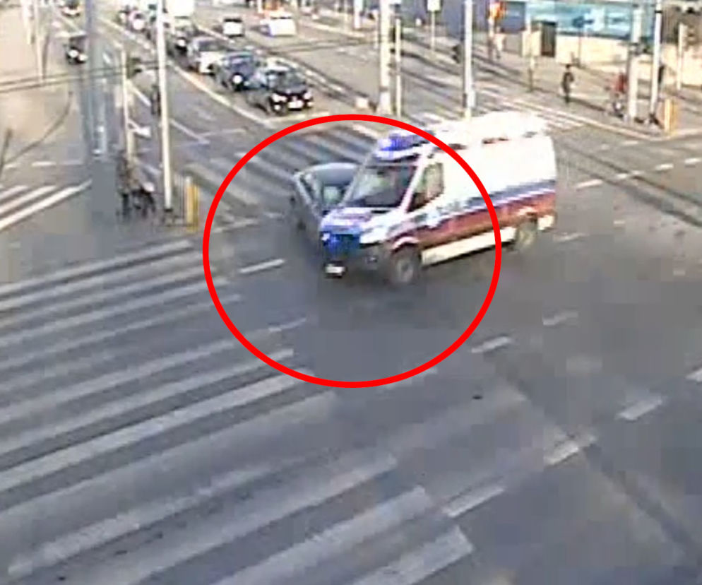 Lublin: WJECHAŁ W KARETKĘ na sygnale! KTO ZAWINIŁ? Mamy nagranie [WIDEO]