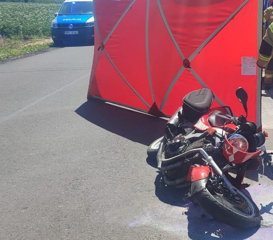 Tragedia na skrzyżowaniu. Motocyklista zginął po zderzeniu z osobówką!