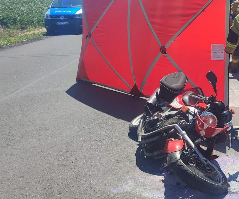 Jedna decyzja zakończyła się tragedią. Motocyklista zginął na miejscu [ZDJĘCIA]