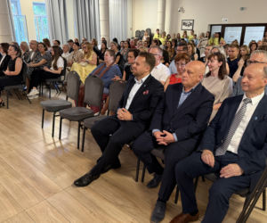 Młode talenty ze Starachowic nagrodzone. Prezydent Marek Materek wręczył stypendia za wybitne wyniki