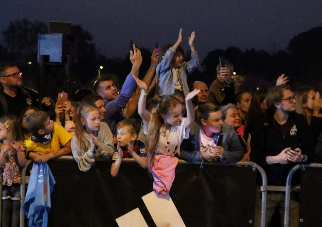 Tłumy wyszły w nocy na ulice. Ludzie klaskali, okrzykom nie było końca